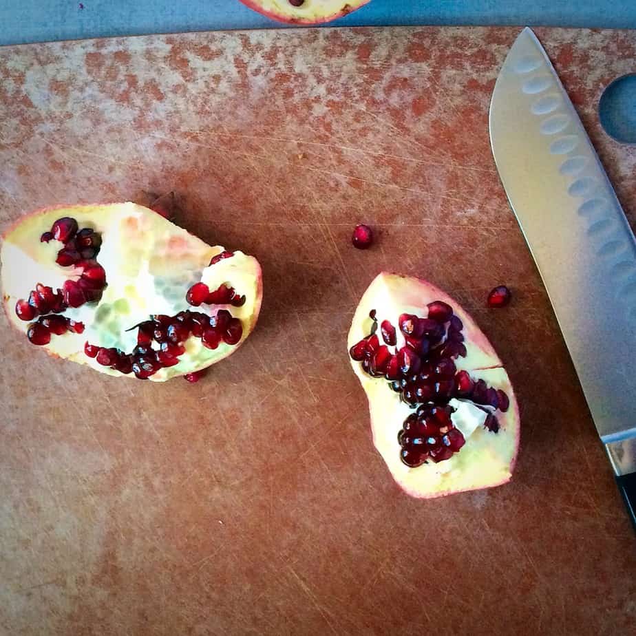 A small trick on How to Cut a Pomegranate without causing a mess