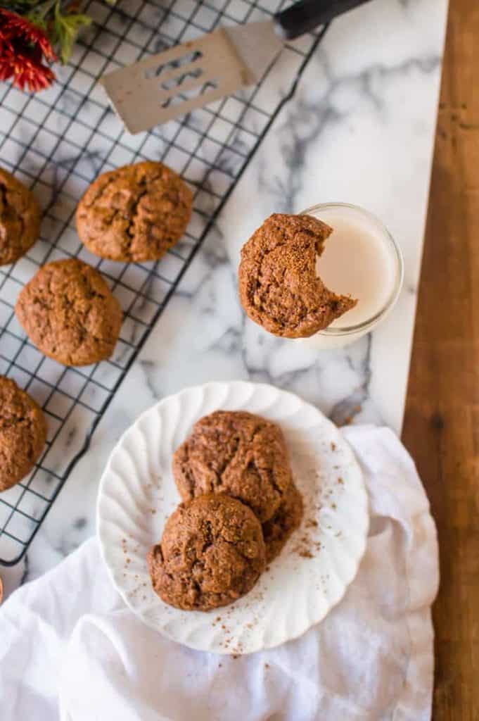 Possibly the easiest cookies you can whip up when a craving hits, Pumpkin Almond Butter Cookies are going to be your new fall jam! Made from 8 squeaky clean ingredients and whipped up in one bowl, these delicious beauties are totally Paleo, dairy-free, gluten free and naturally sweetened.