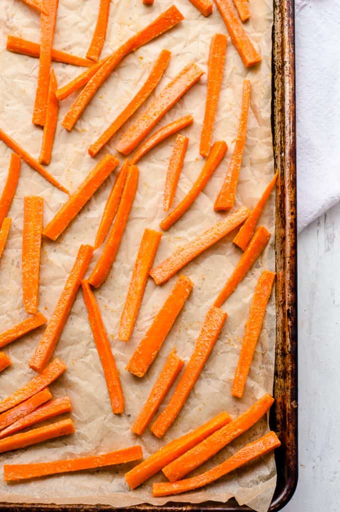Images showing how to arrange carrot fries on a baking sheet 