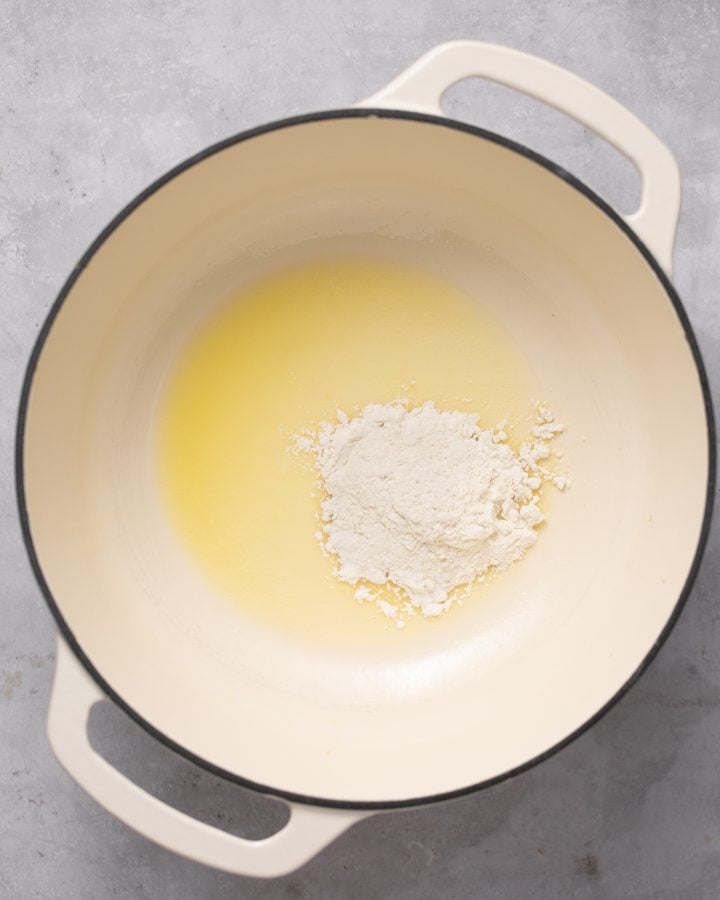 Flour in a pot with melted butter.